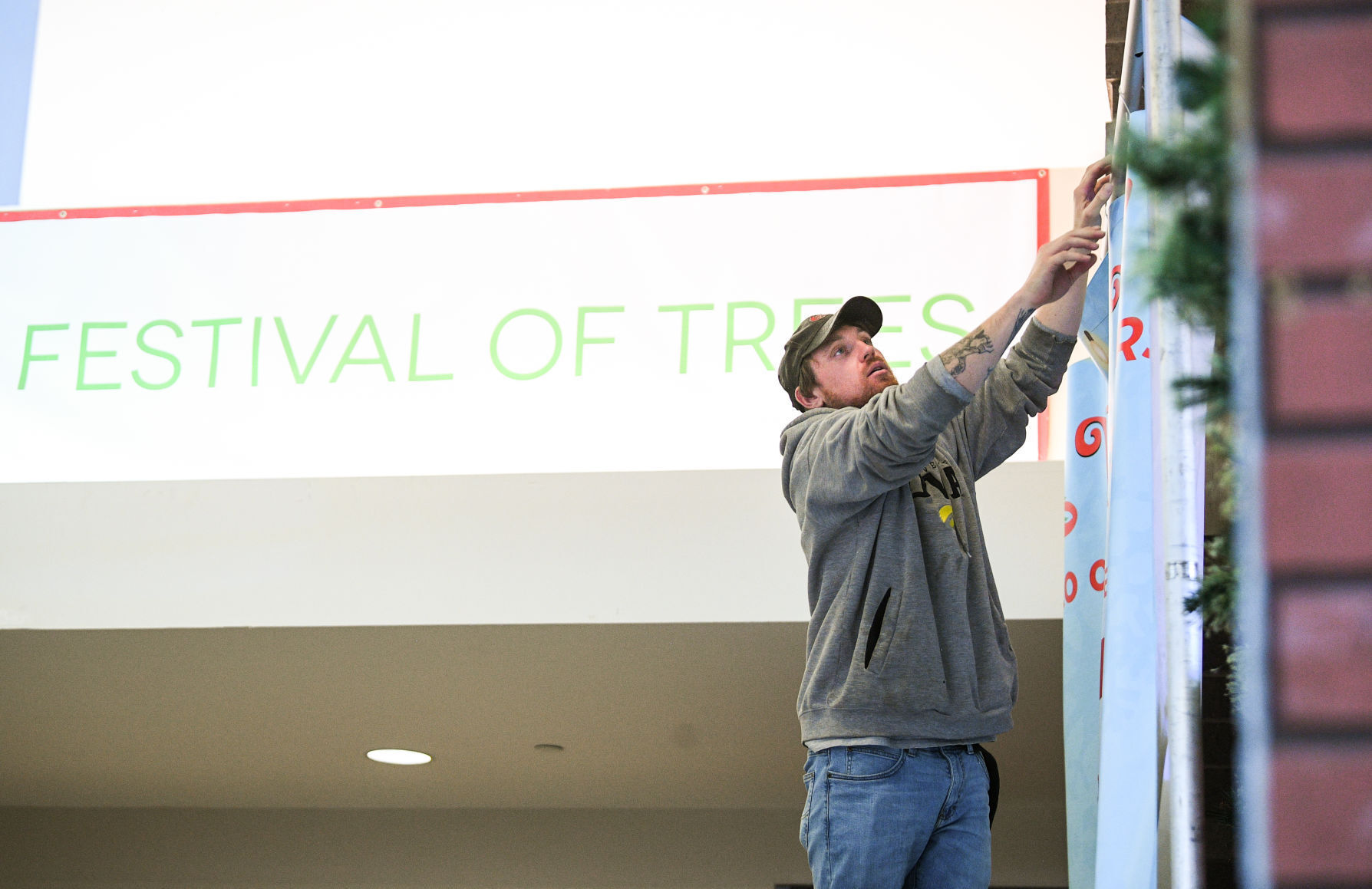 111621-qc-nws-festivaloftrees-009